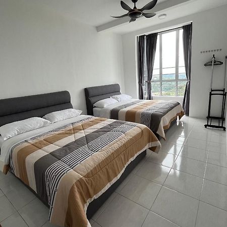 Cameron 1Room Apartment @ Emerald Avenue Бринчанг Екстер'єр фото