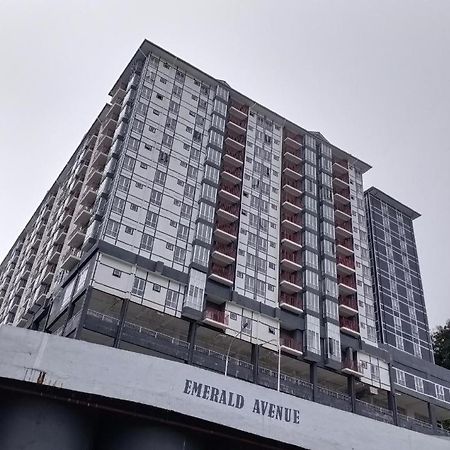 Cameron 1Room Apartment @ Emerald Avenue Бринчанг Екстер'єр фото