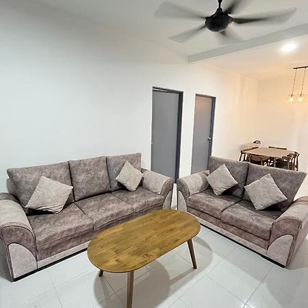 Cameron 1Room Apartment @ Emerald Avenue Бринчанг Екстер'єр фото
