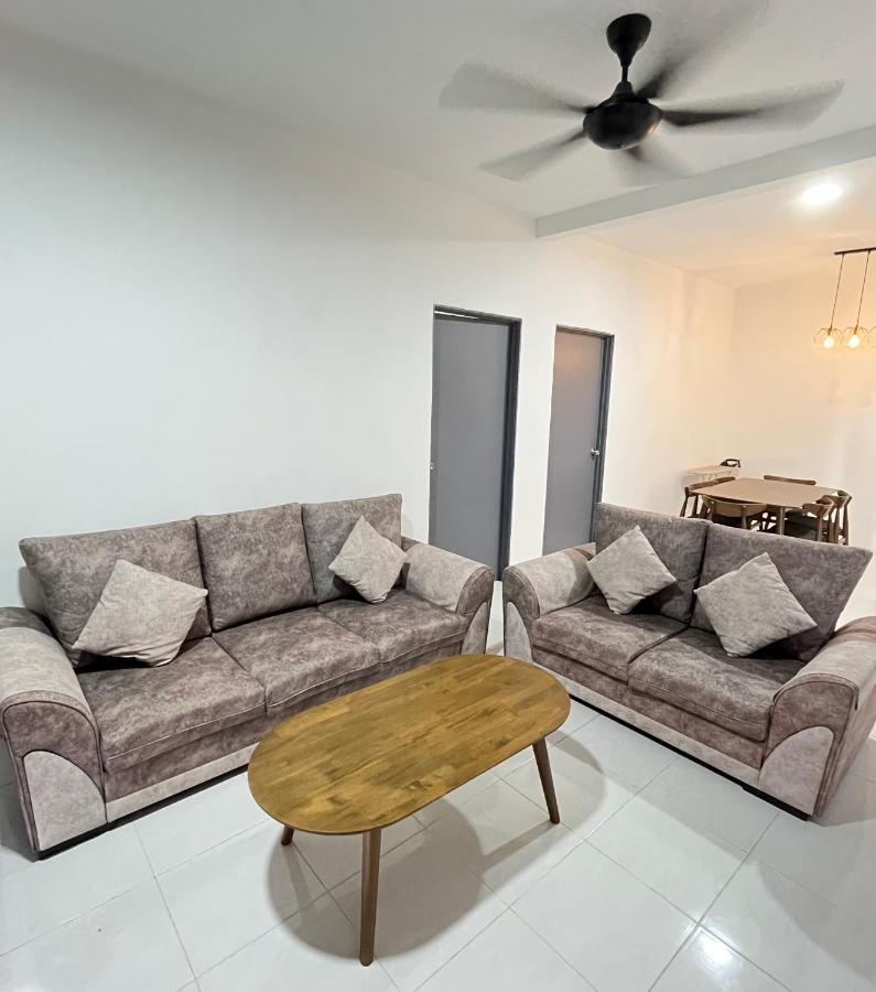 Cameron 1Room Apartment @ Emerald Avenue Бринчанг Екстер'єр фото